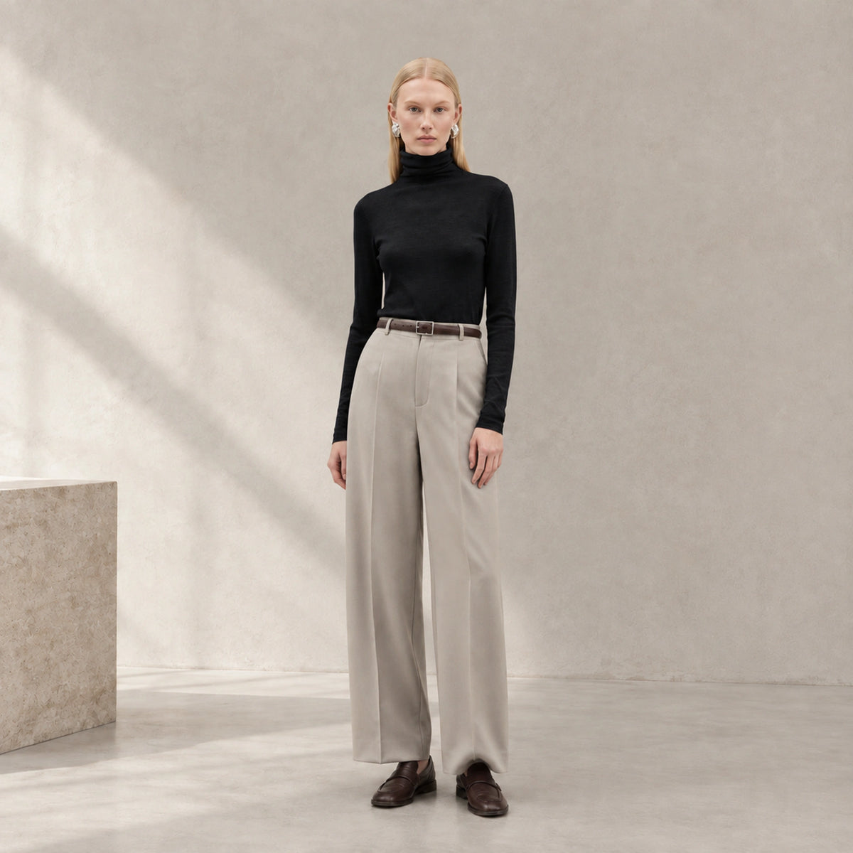 Elowen Merino Rollneck in Black, three-quarter look