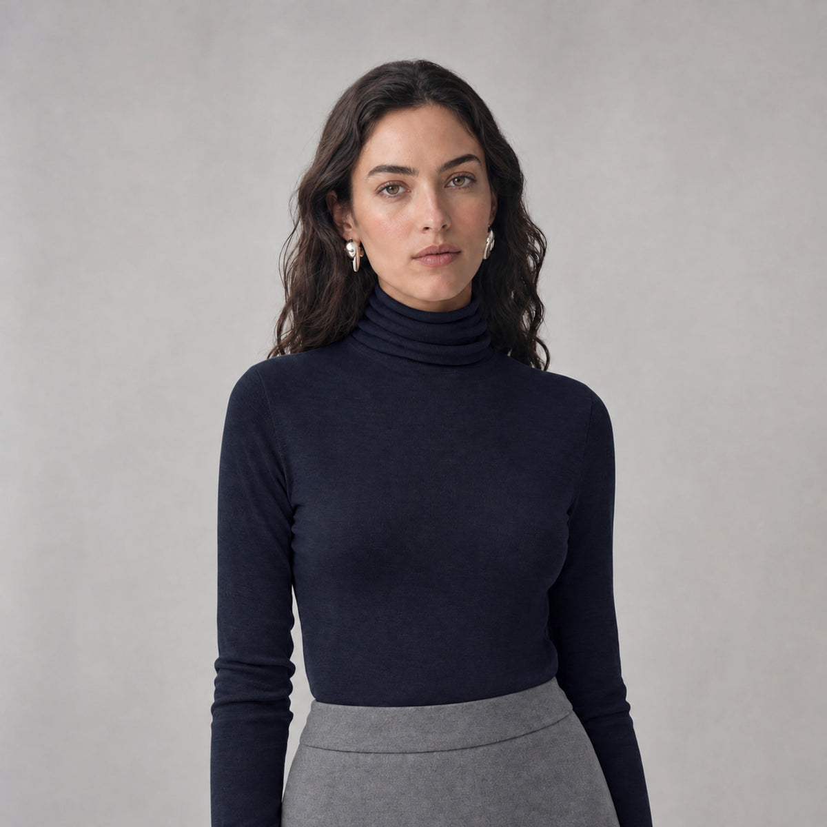 Elowen Merino Rollneck in Dark Navy, front portrait