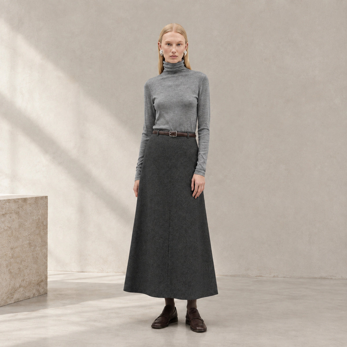 Elowen Merino Rollneck in Grey Mélange, three-quarter look