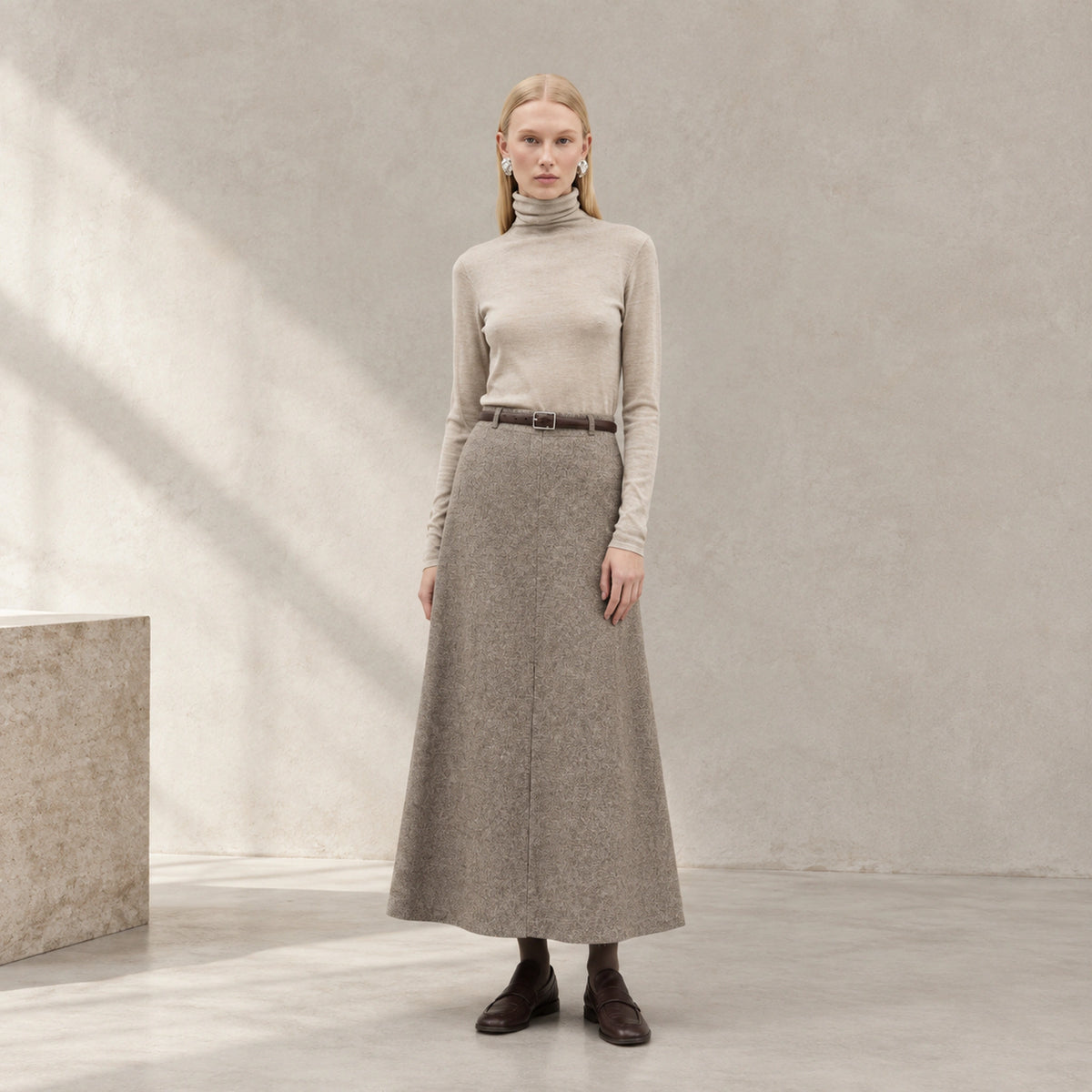 Elowen Merino Rollneck in Stone, three-quarter look