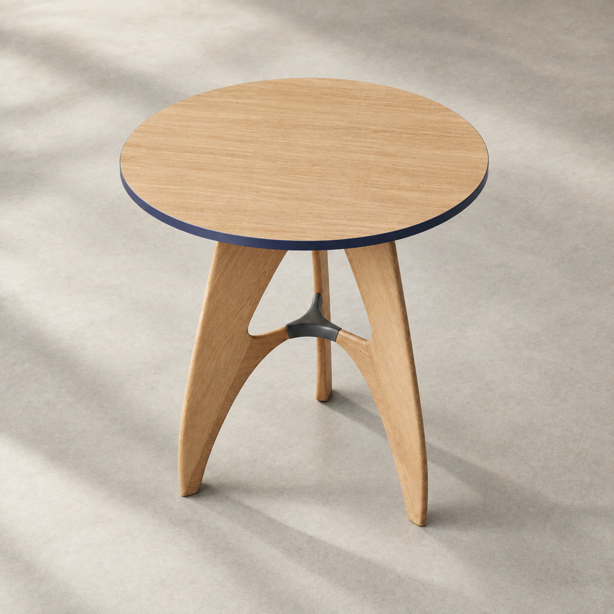 Trine Round Table 75, elevated view